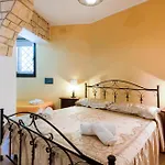 בית נופש Casal Del Borgo 1 אוסטוני